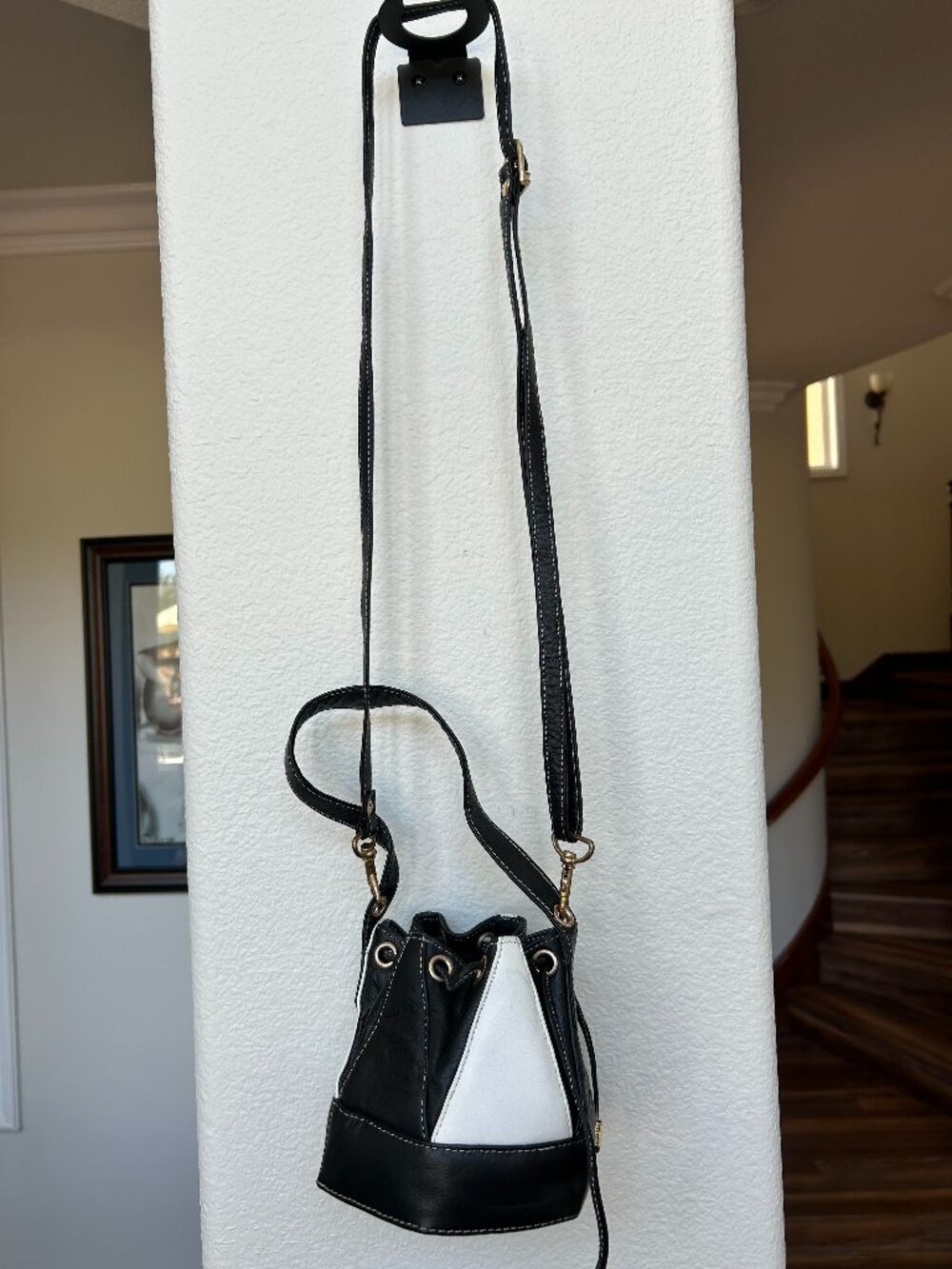 ASHRO small black and white bucket bag